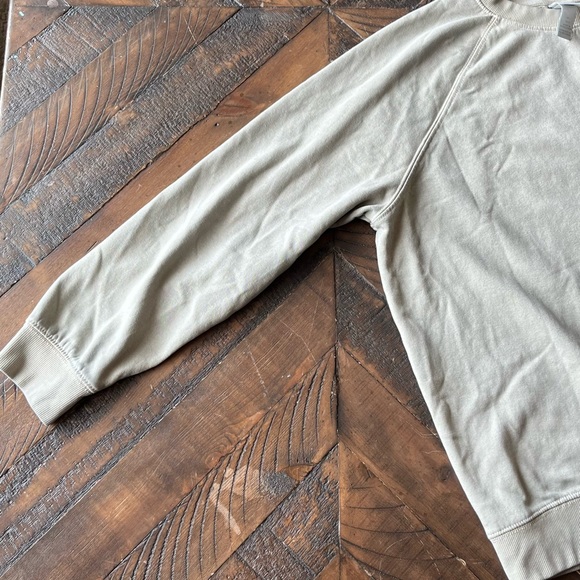 H&M Crewneck- Sage Green- Size Girls Large - Picture 3 of 3